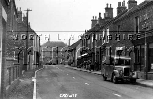 Crowle High Street looking north towards the 'Cross Keys' Hotel in the Market Place, c.1950's 	