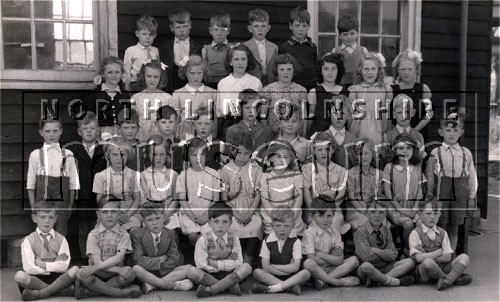 Ashby Infants School photograph, Scunthorpe, taken next to Ashby Huts, c. 1949 	